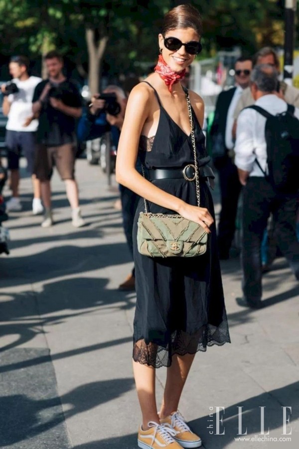 运动鞋配什么连衣裙子好看,运动鞋与裙子怎么搭出高级感