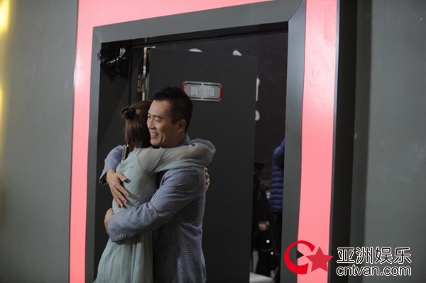 足球解说员吴彤,足球解说吴桐个人图片