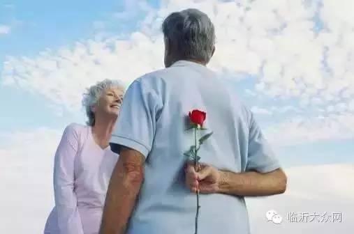 父亲节敬老院慰问活动,志愿者父亲节看望孤寡老人