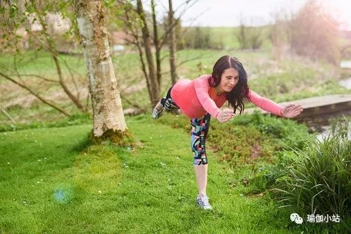 瑜伽跟游泳对女性的作用哪个较好,瑜伽女性保养品