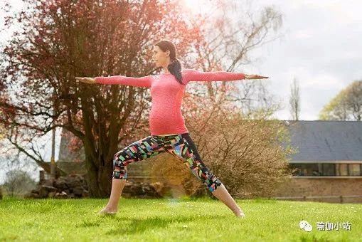 瑜伽跟游泳对女性的作用哪个较好,瑜伽女性保养品