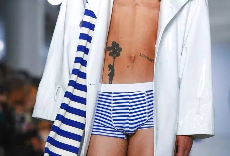 2011伦敦春夏时装周最后一场视频,burberry伦敦时装周2024