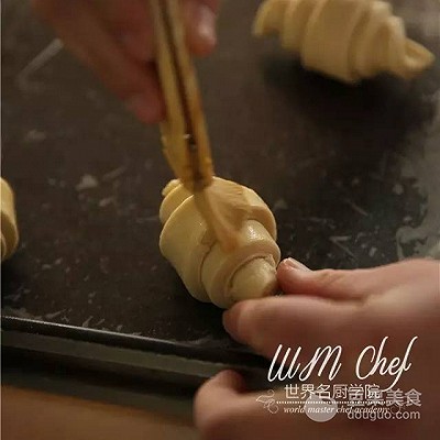 法国面包MOF大师独家配方，教你做正宗羊角面包