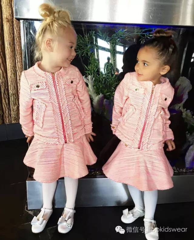 可爱又好看的双胞胎穿搭,双胞胎出门这样穿回头率超高
