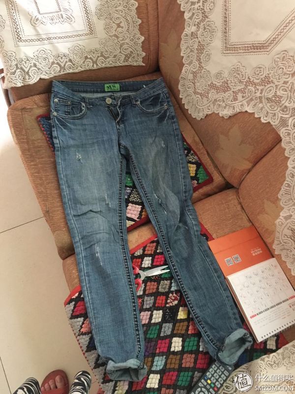 废旧紧身的牛仔裤怎么改短裤,旧牛仔裤改造短裤教程