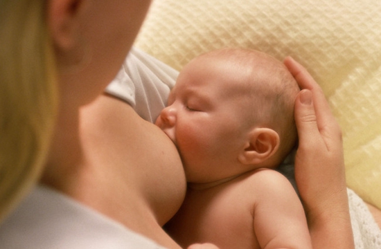 生理期涨奶厉害怎样缓解肿胀,回奶涨奶疼痛难忍怎么缓解