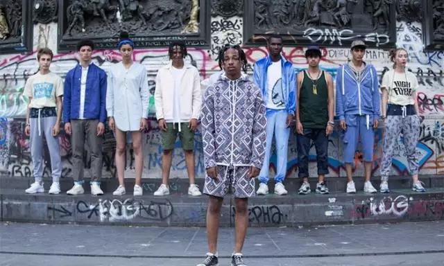 城里的人不懂城外人的快乐,城外的人原文