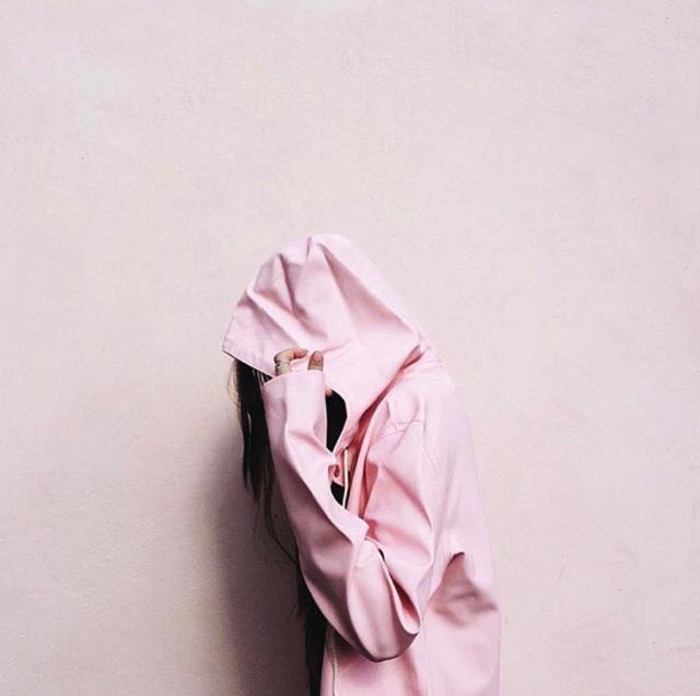 打个屁伞,真·青年就该披上雨衣起来嗨|潮物草坪