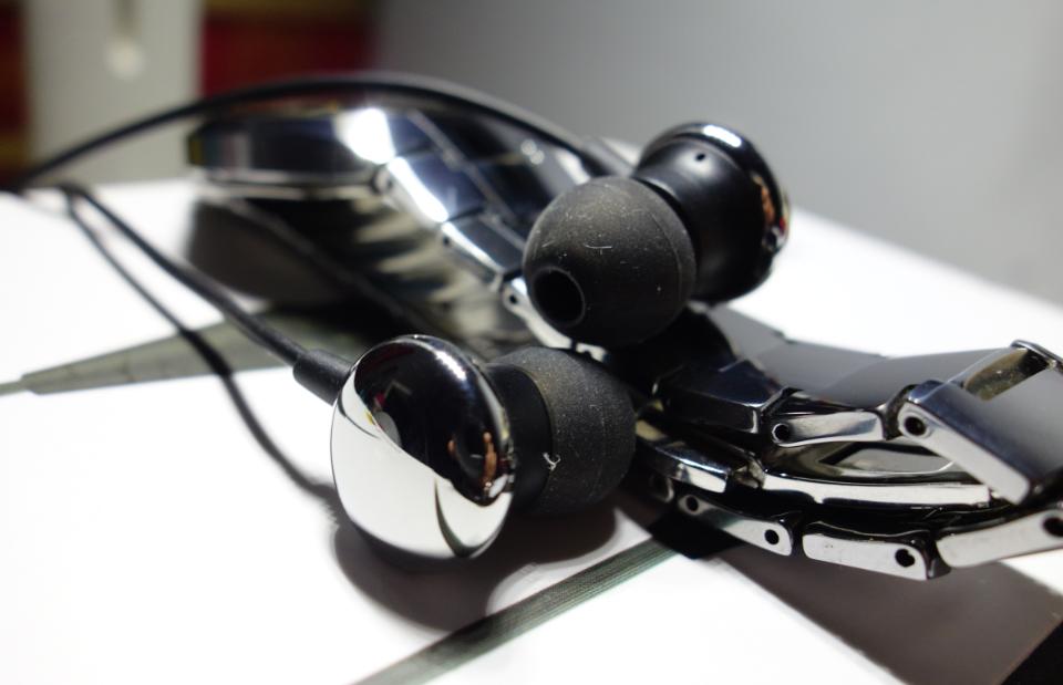 要如何设计一款耳塞,为什么耳塞带有扁头的呢