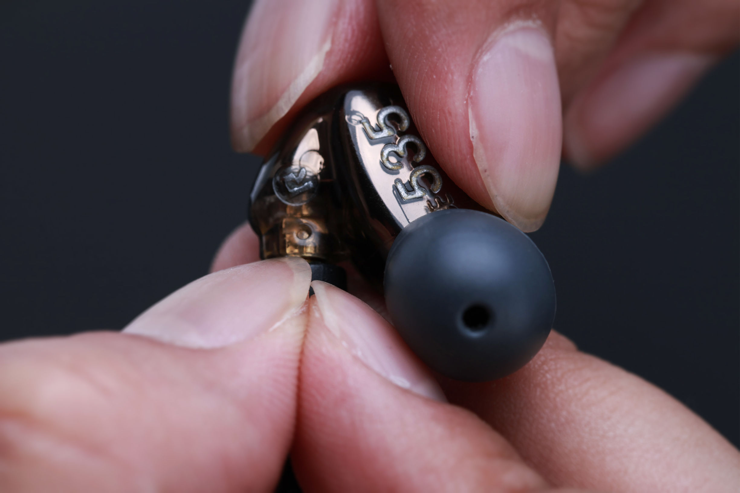 带线的耳机怎么拆卸,拆卸耳机线方法