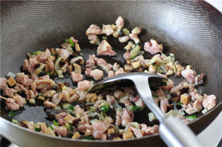 快！拿个大点的盆子，接住我的口水！