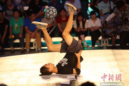 花式足球比赛视频,花式足球比赛精彩集锦