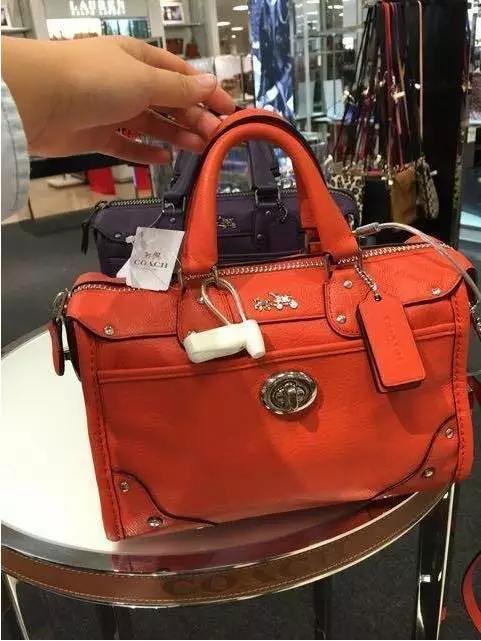 留学生代购这么挣钱？英媒曝中国留学生代购周入上万元