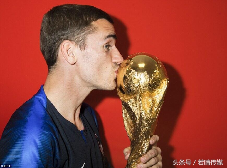 世界杯不落幕｜你以为少年看的是足球和漫画？其实是青春啊