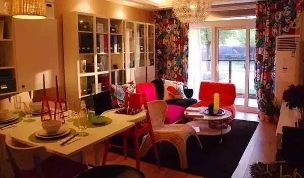 墙纸客厅全贴,客厅顶贴自粘墙纸