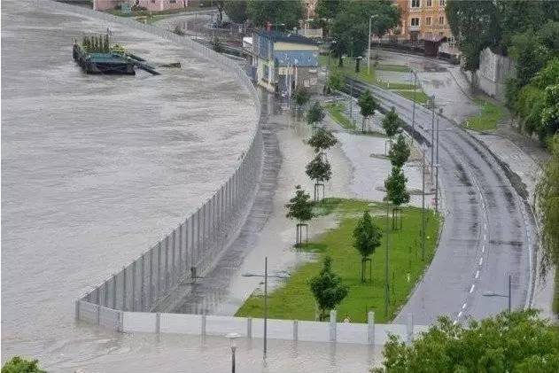 中国洪水防洪力量评论,中国防洪神器最火视频