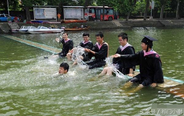 你们吃过辣椒口味的雪糕吗,作死吃冰棍视频
