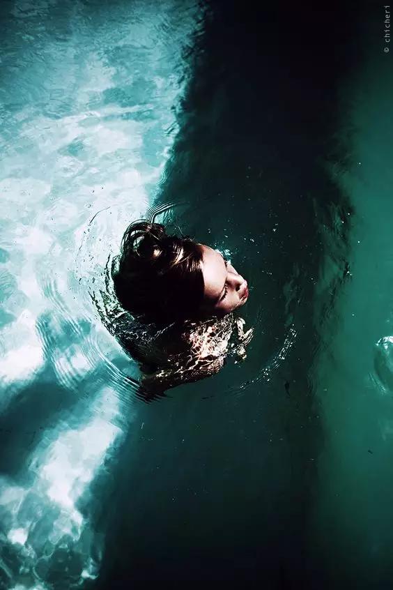 面部肌肤护理保湿喷雾,清凉喷雾喷皮肤