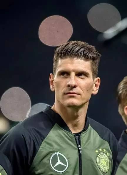 今晚半决赛！快来做一个时髦的伪球迷？