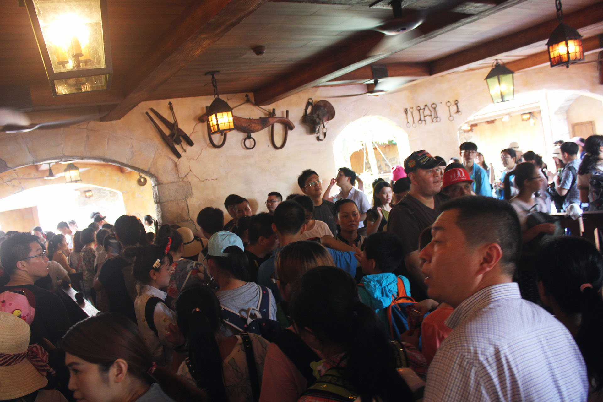 上海迪士尼好玩吗值得去吗,上海迪士尼一整天游玩攻略