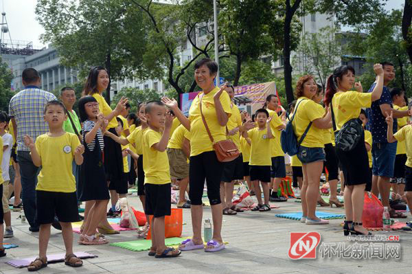 宝宝乐幼儿园举办2016年“致童年,我们毕业啦!”大班毕业活动