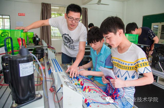 涓婇ザ鑱岄櫌鎷涜仒,涓婇ザ鑱岄櫌