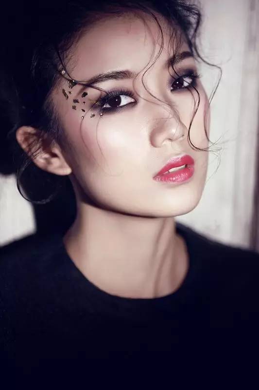 一秒变巨星，重姐绝美彩妆大片抢先看！