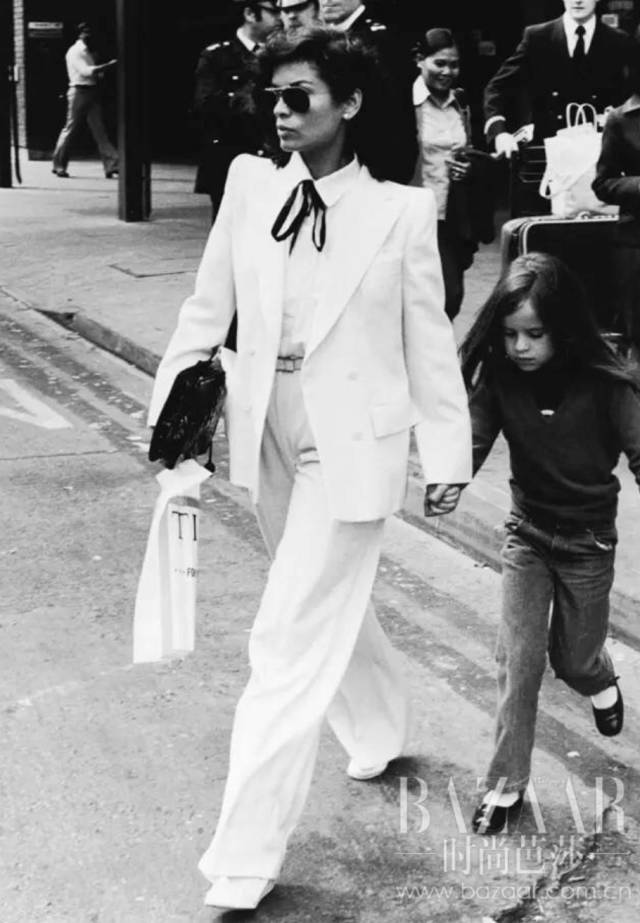 阔腿裤走开！你需要的是一条Paperbagwaist