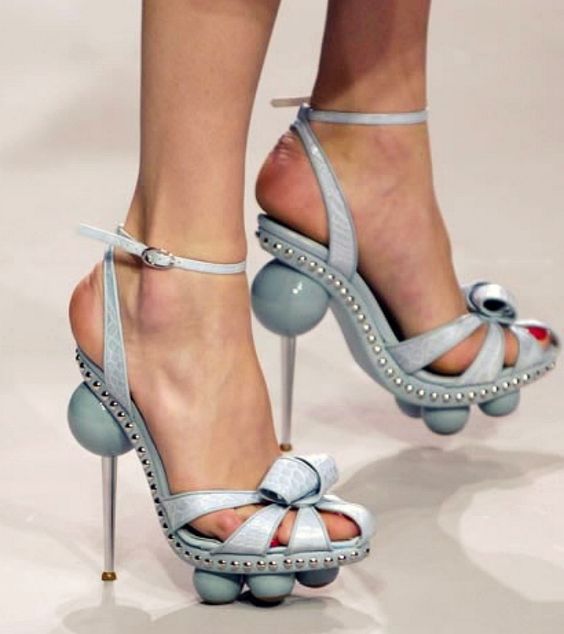 100块和1000块的照片区别,100块和1000块的高跟鞋子区别