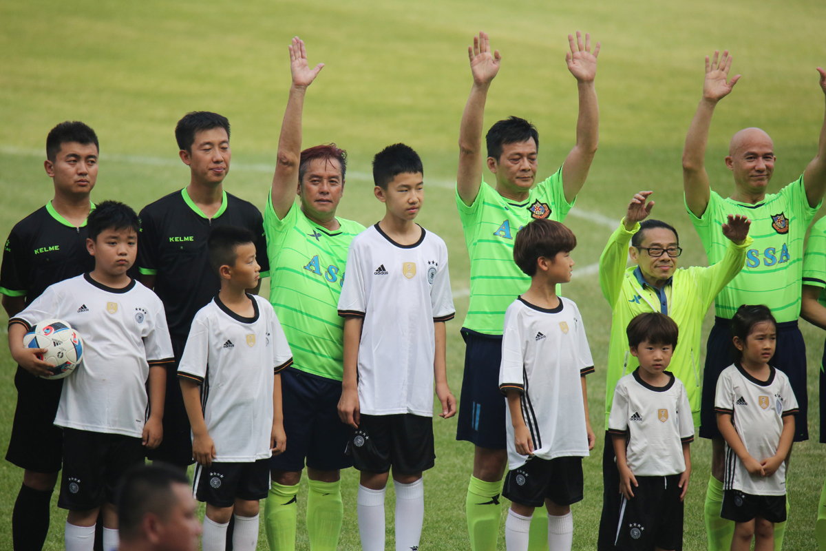 香港明星足球队中山公益赛,香港明星足球队谭咏麟表演视频