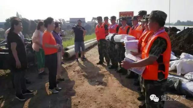 巾帼不让须眉英姿飒爽花木兰,巾帼不让须眉的女英雄花木兰