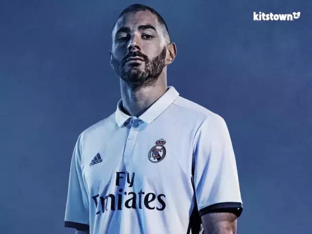 皇马球员与巴萨球员换球衣,西甲皇马不敌巴萨客场球衣