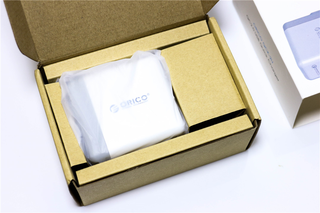 双口快速充电小钢炮，IPad也可2A满速充电