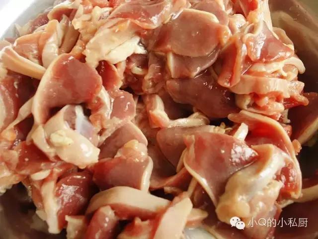 爆炒鸡胗的做法家常,辣椒爆炒鸡胗花