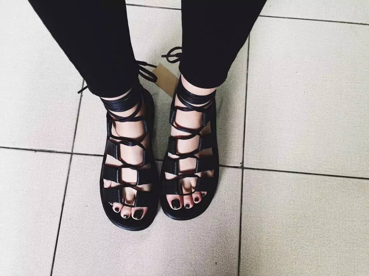 夏天快到了推荐穿什么鞋女,夏天出去玩穿什么鞋子舒服好看