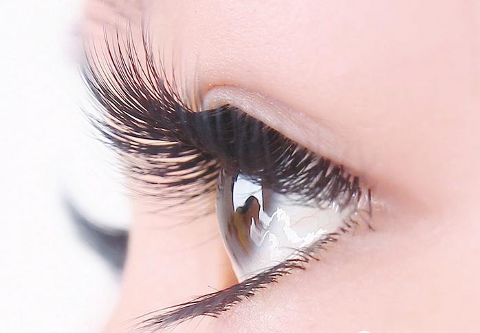 教你如何增长睫毛？再也不用假睫毛了