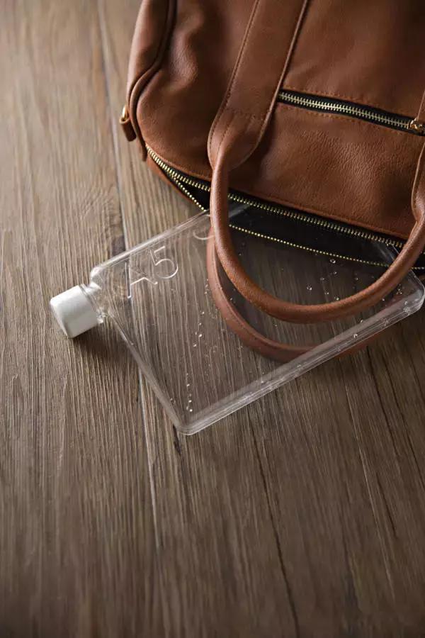 精致女人包包里必备物品,轻奢小众高级感包包