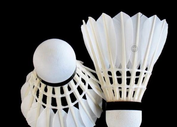 羽毛球怎么找到合适自己的磅数,羽毛球拉线磅数23和26区别大吗