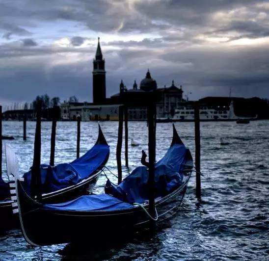 威尼斯不坐船可以吗,威尼斯不会太潮吗