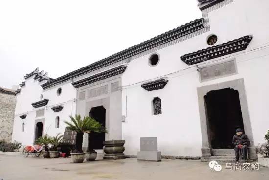 义乌这座老宅横梁的小鱼会变色，随天气一变一个准，你说神不神？