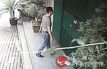 男子酒驾街头横冲直撞,男子酒驾撞车后又喝一瓶