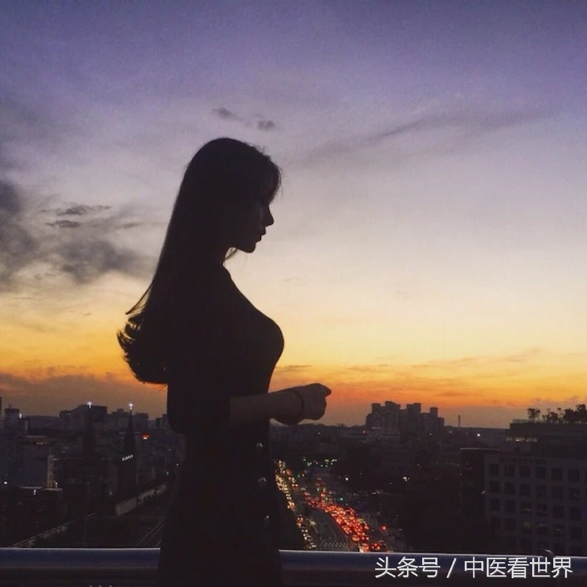 十六岁女孩没有发育是怎么回事,16岁女孩还没来初潮正常吗