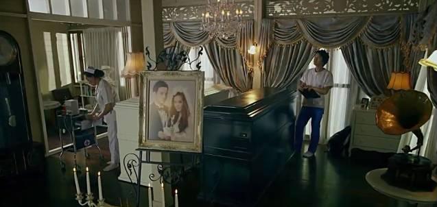 亲吻爱抚别人的新娘遭报应，这爱情来得有点重口惊悚