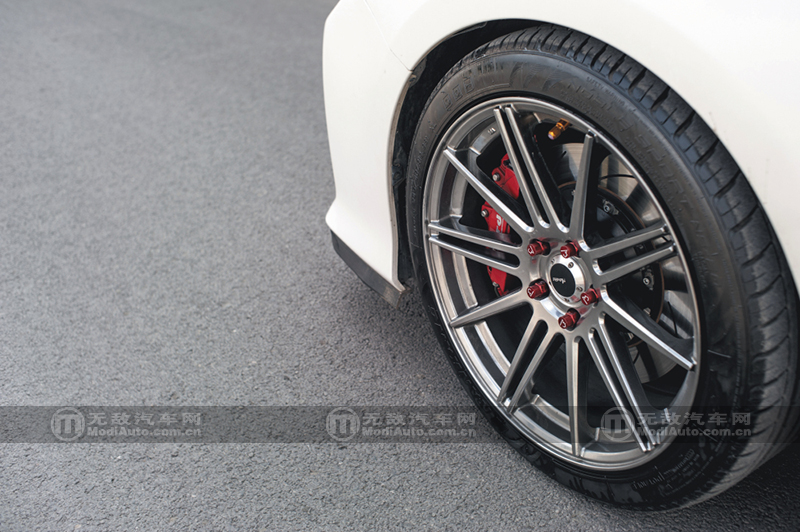 丰田凯美瑞爆改外观六代半,凯美瑞2.5g豪华版白色改黑顶