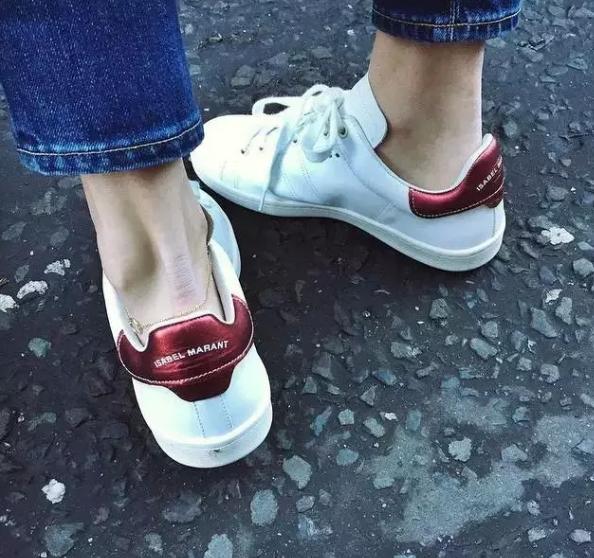 喏，你要的小白鞋都在这儿了