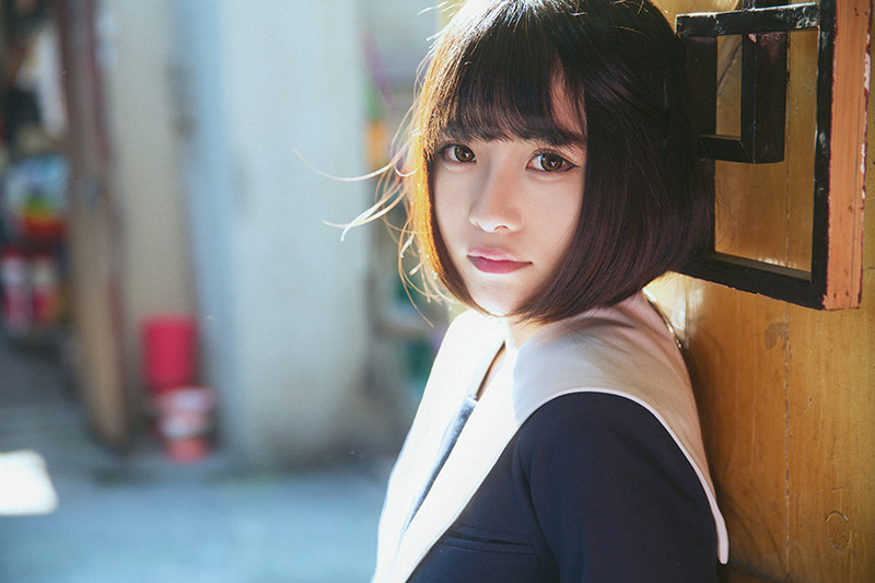 *江老**湖摆地摊卖伞时，遇到城管是这样做！