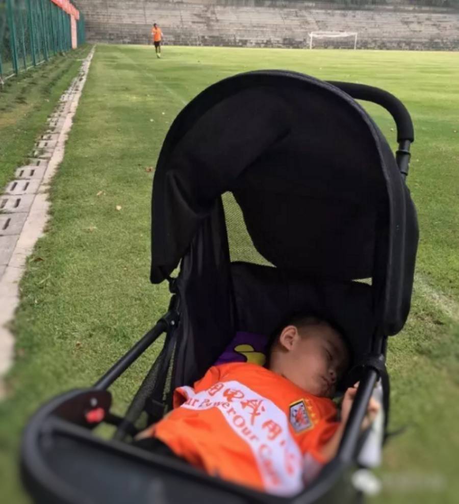 他叫“大宝剑”，鲁能输球后被曝与女网友开房，妻子先骂他后挺他