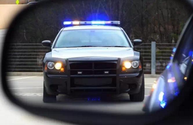 美国巡逻车和俄军巡逻车相遇,美国警用巡逻车