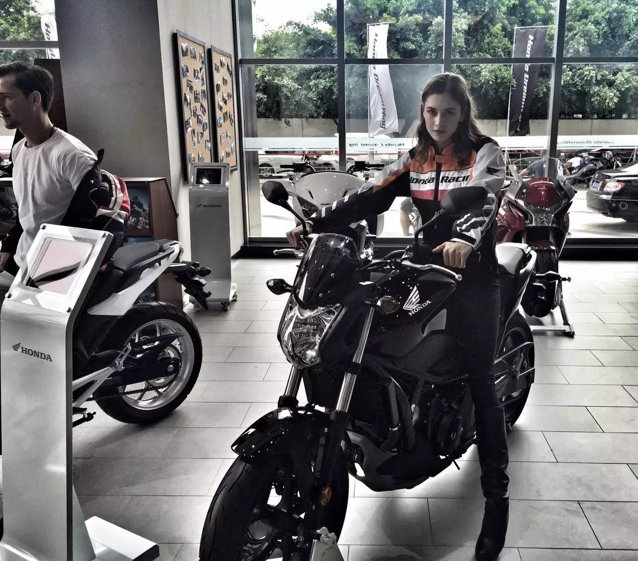 本田大排摩托车来成都开店，原来摩托还可以这么玩