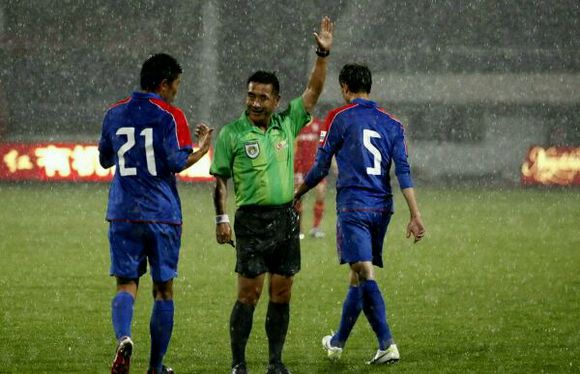 盘点上赛季中超联赛的争议判罚,中超球迷评价比赛